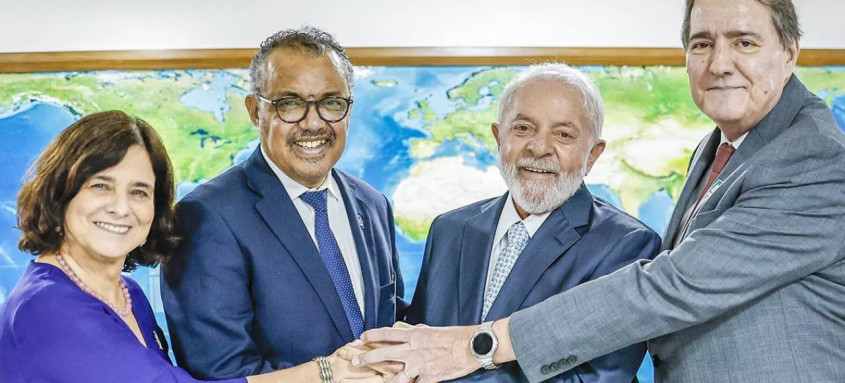 Ministra da Saúde, Nísia Trinidade; diretor-geral da OMS, Tedros Adhanom; presidente Lula; e diretor da Organização Pan-Americana da Saúde (Opas), Jarbas Barbosa 
