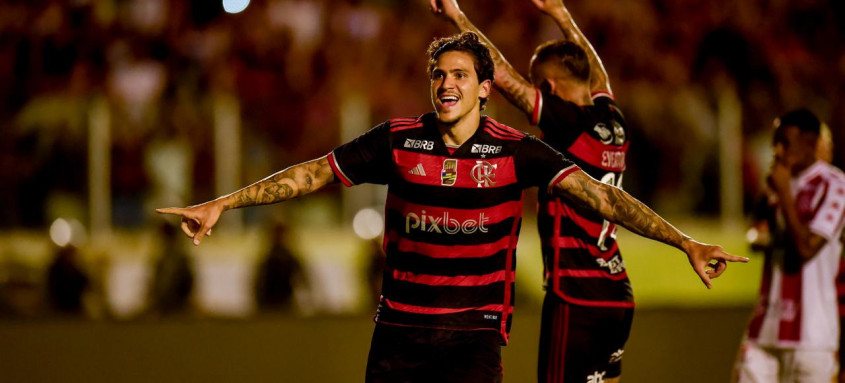 Com hat-trick de Pedro, Flamengo vence Bangu e assume a liderança do Carioca - Foto: Marcelo Cortes / CRF Com hat-trick de Pedro, Flamengo vence Bangu e assume a liderança do Carioca