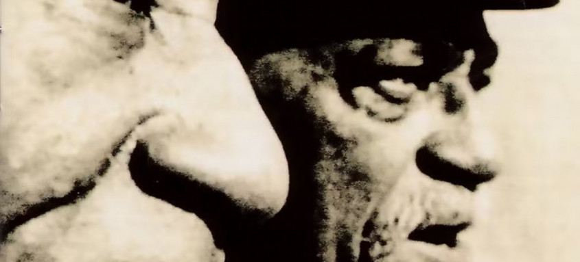Neco (1932 – 2009) – visto à esquerda – e Wilson das Neves (1936 – 2017) na capa do álbum ‘Samba is our gift – O samba é nosso dom’
- Foto: Divulgação Neco (1932 – 2009) – visto à esquerda – e Wilson das Neves (1936 – 2017) na capa do álbum ‘Samba is our gift – O samba é nosso dom’
