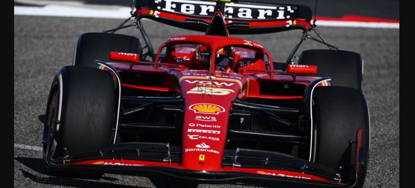Carlos Sainz guia SF24 da Ferrari nos testes de pré-temporada da F1 2024 - Foto: Clive Mason/Getty Images Carlos Sainz guia SF24 da Ferrari nos testes de pré-temporada da F1 2024