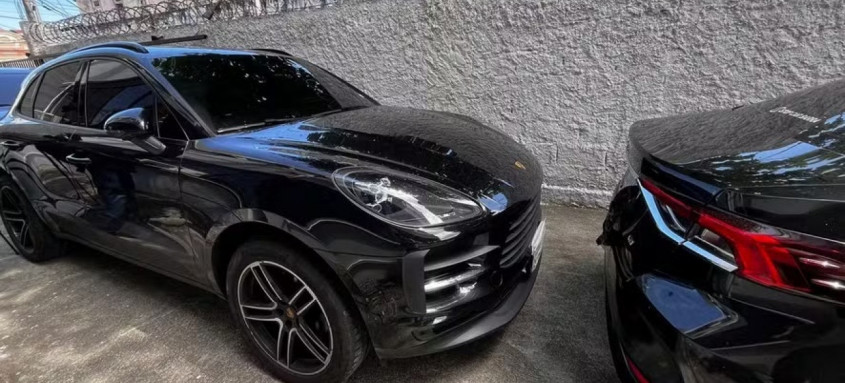 O Porsche Macan apreendido durante a operação da Polícia Federal - Foto: João Vitor Costa/Agência O Globo O Porsche Macan apreendido durante a operação da Polícia Federal