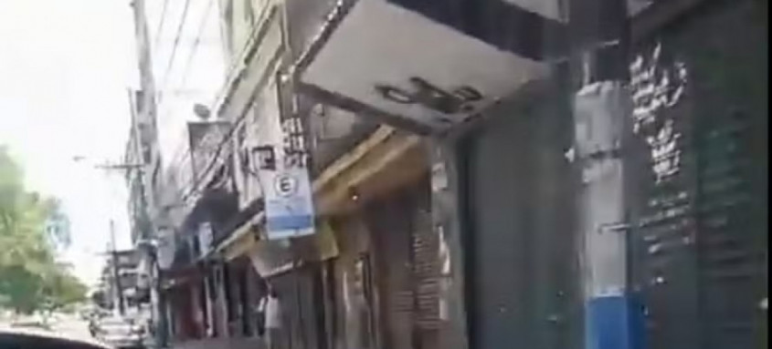 Lojas do Centro de São João de Meriti com portas fechadas, após ordem do tráfico