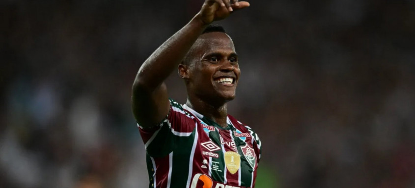 Jhon Arias comemora gol na vitória do Fluminense sobre a LDU pela Recopa Sul-Americana - Foto: Divulgação/Conmebol Jhon Arias comemora gol na vitória do Fluminense sobre a LDU pela Recopa Sul-Americana