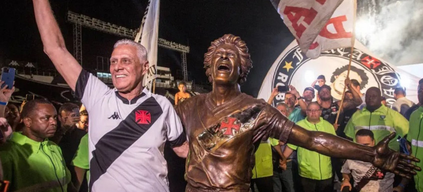 Inauguracao da Estatua de Roberto Dinamite no Estadio Sao Januario em 28 de abril de 2022