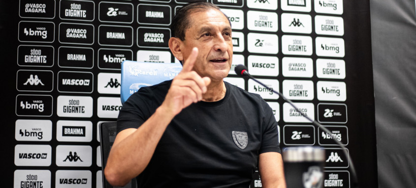 Técnico Ramón Díaz espera a chegada de mais um reforço para o meio-de-campo antes do início do Brasileiro - Foto: Leandro Amorim/Vasco Técnico Ramón Díaz espera a chegada de mais um reforço para o meio-de-campo antes do início do Brasileiro