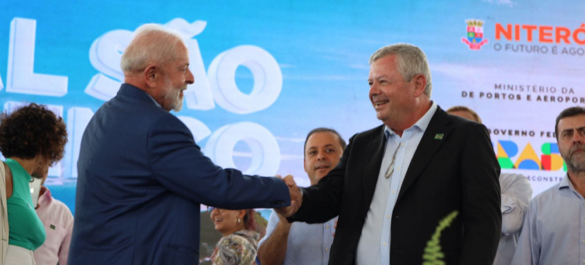 Presidente Lula e o prefeito de Niterói, Axel Grael, participaram nesta terça-feira do início da obra da dragagem do Canal de São Lourenço - Foto: Divulgação Presidente Lula e o prefeito de Niterói, Axel Grael, participaram nesta terça-feira do início da obra da dragagem do Canal de São Lourenço
