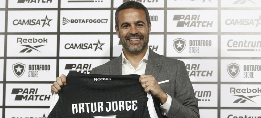 Estreia de Artur Jorge no comando do Botafogo será na quinta-feira, em Quito, pela Libertadores - Foto: Vitor Silva/Botafogo Estreia de Artur Jorge no comando do Botafogo será na quinta-feira, em Quito, pela Libertadores