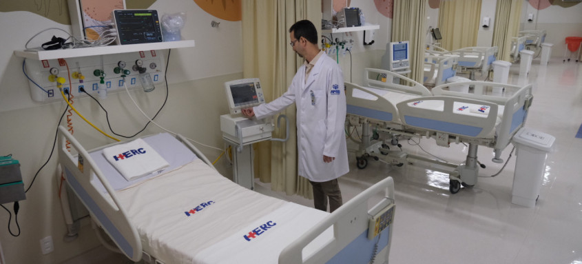 Novo Centro de Trauma inaugurado em Araruama conta com quatro leitos de estabilização, além de estrutura para atender enfermos com traumas de média e alta complexidades - Foto: Carlos Magno/Divulgação Novo Centro de Trauma inaugurado em Araruama conta com quatro leitos de estabilização, além de estrutura para atender enfermos com traumas de média e alta complexidades