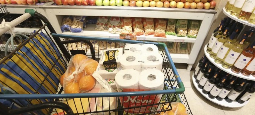 Inflação de março foi puxada pelo grupo de despesas alimentação e bebidas, cujos preços subiram 0,53% no mês