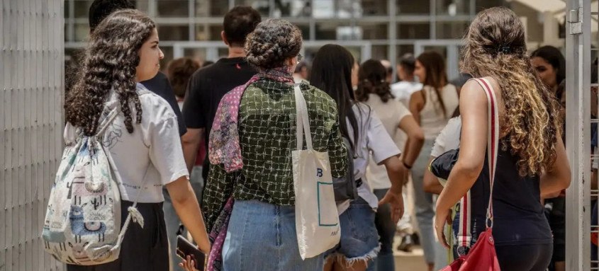 Prazo, que segue até 26 de abril, vale também para justificativas de ausência na edição de 2023 - Foto: Rafa Neddermeyer/Agência Brasil Prazo, que segue até 26 de abril, vale também para justificativas de ausência na edição de 2023