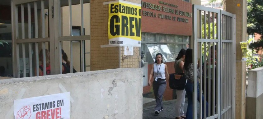 Servidores da educação estão em greve em boa parte do país
