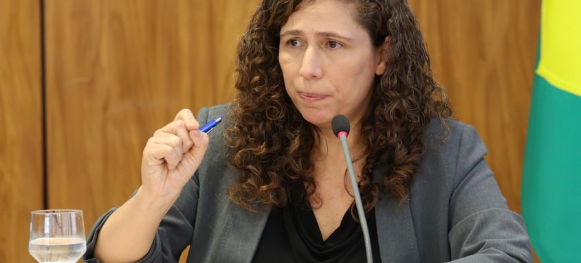 Ministra da Gestão e da Inovação em Serviços Públicos, Esther Dweck, fez pronunciamento sobre as provas do Concurso Público Nacional Unificado - Foto: Valter Campanato/Agência Brasil Ministra da Gestão e da Inovação em Serviços Públicos, Esther Dweck, fez pronunciamento sobre as provas do Concurso Público Nacional Unificado