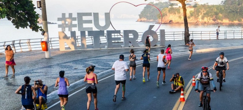 Cerca de 2,5 mil maratonistas participaram da sexta edição da Meia Maratona de Niterói