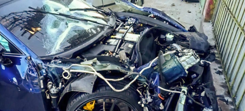 Acidente com Porsche aconteceu no dia 31 de março, em São Paulo, e segundo as investigações, o carro estava em alta velocidade