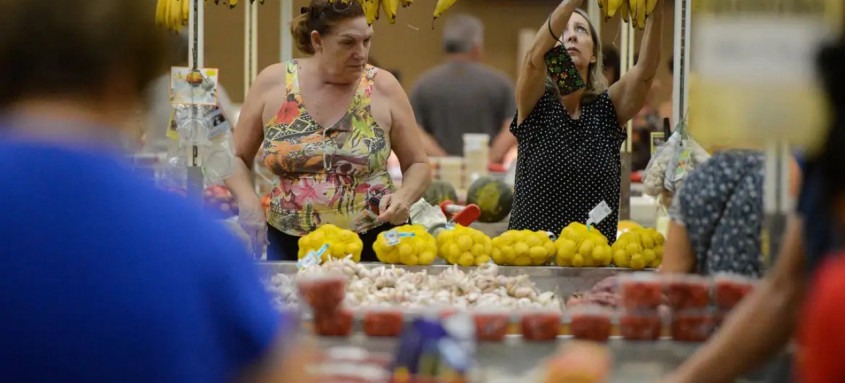 Principais responsáveis pela inflação de abril foram os alimentos 