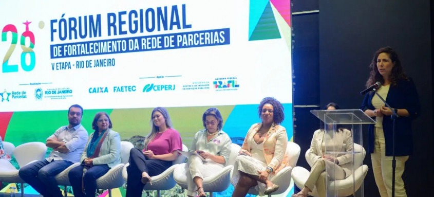 Autoridades assinaram nesta sexta-feira a cessão do terreno da União para a construção da unidade
