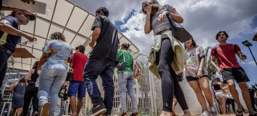 As provas do Enem serão aplicadas nos dias 3 e 10 de novembro, e o gabarito oficial será divulgado em 20 de novembro - Foto: Rafa Neddermeyer/Agência Brasil As provas do Enem serão aplicadas nos dias 3 e 10 de novembro, e o gabarito oficial será divulgado em 20 de novembro