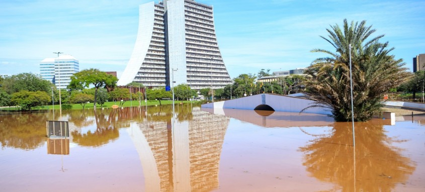 Nível do Guaíba continua subindo, alarmando a população da região metropolitana de Porto Alegre - Foto: Gustavo Mansur/ Palácio Piratini Nível do Guaíba continua subindo, alarmando a população da região metropolitana de Porto Alegre