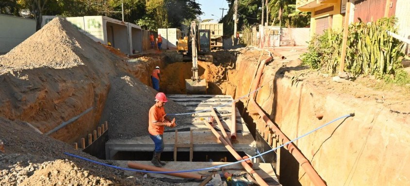 Com investimento total de R$ 145 milhões, a urbanização de 117 ruas do bairro do Engenho do Mato está em andamento - Foto: Leonardo Simplício/Divulgação Com investimento total de R$ 145 milhões, a urbanização de 117 ruas do bairro do Engenho do Mato está em andamento