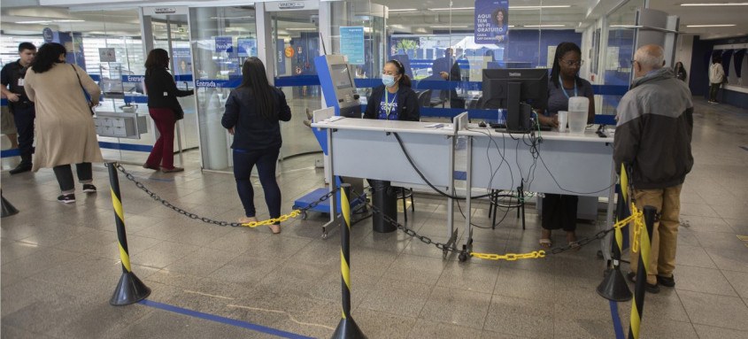 Em dez meses de renegociações, o Programa Desenrola Brasil beneficiou 15,06 milhões de pessoas - Foto: Joédson Alves/Agência Brasil Em dez meses de renegociações, o Programa Desenrola Brasil beneficiou 15,06 milhões de pessoas