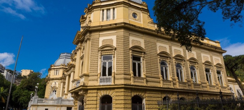 Em 2023, o Estado do Rio registrou um superávit orçamentário de R$ 842 milhões e realizou investimentos acima dos mínimos previstos na Constituição em Saúde e Educação