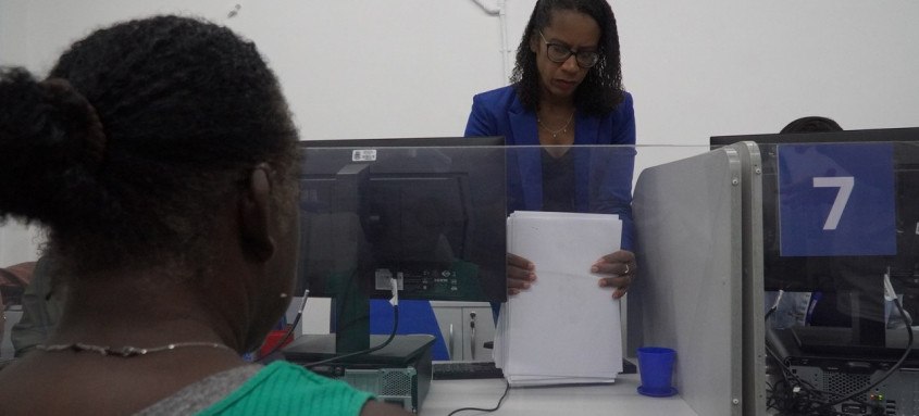 Local conta com onze guichês de atendimento: oito da Fazenda, um para a retirada de senhas e outros dois para quem precisar de serviços da Procuradoria Geral - Foto: Renan Otto/Divulgação Local conta com onze guichês de atendimento: oito da Fazenda, um para a retirada de senhas e outros dois para quem precisar de serviços da Procuradoria Geral