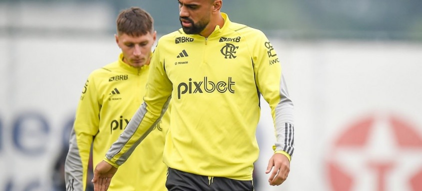 Zagueiro Fabrício Bruno foi contratado pelo Flamengo em fevereiro de 2022
- Foto: Marcelo Cortes/Flamengo Zagueiro Fabrício Bruno foi contratado pelo Flamengo em fevereiro de 2022