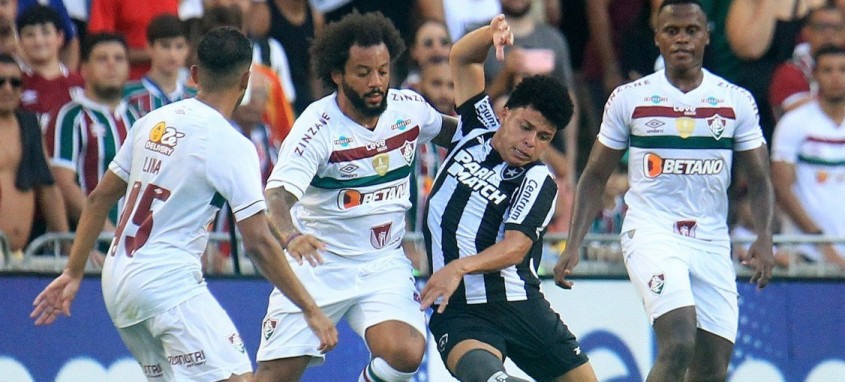 Botafogo e Fluminense duelam nesta terça-feira pelo Campeonato Brasileiro
- Foto: Vitor Silva/Botafogo Botafogo e Fluminense duelam nesta terça-feira pelo Campeonato Brasileiro