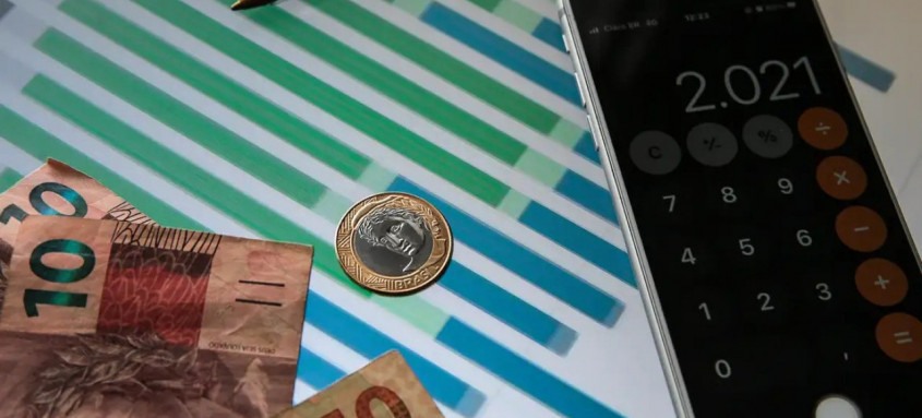 No ano, a inflação acumulada é de 2,27% e, nos últimos 12 meses, de 3,93%
- Foto: Marcello Casal Jr/Agência Brasil No ano, a inflação acumulada é de 2,27% e, nos últimos 12 meses, de 3,93%
