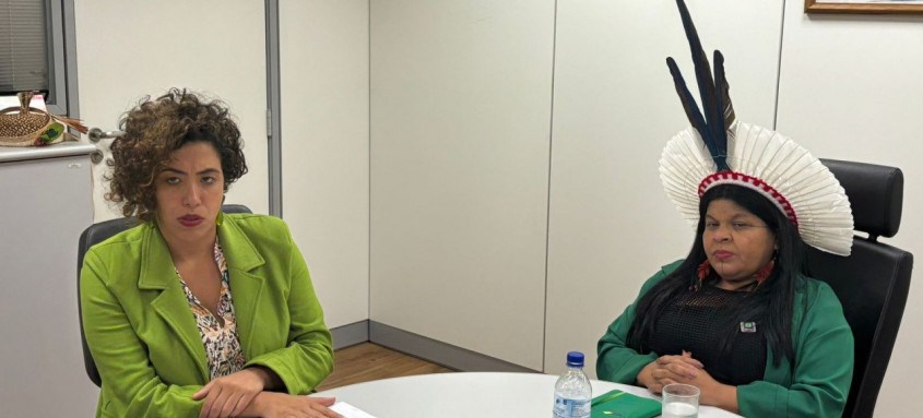 Ministra dos Povos Indígenas, Sonia Guajajara (à dir.) estará no lançamento da pré-candidatura à Prefeitura da deputada federal Talíria Petrone (PSOL/RJ) - Foto: Karinny de Magalhães/Divulgação Ministra dos Povos Indígenas, Sonia Guajajara (à dir.) estará no lançamento da pré-candidatura à Prefeitura da deputada federal Talíria Petrone (PSOL/RJ)