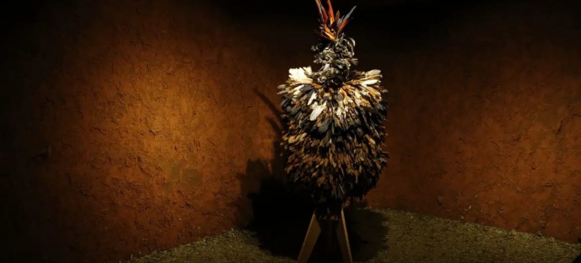 Ao todo, 585 objetos - máscaras, cocares, mantos, adereços, instrumentos musicais, cestarias, armas, esculturas e outros itens etnográficos - irão integrar o acervo do Museu do Índio, no Rio de Janeiro - Foto: Paulo Pinto/Agência Brasil Ao todo, 585 objetos - máscaras, cocares, mantos, adereços, instrumentos musicais, cestarias, armas, esculturas e outros itens etnográficos - irão integrar o acervo do Museu do Índio, no Rio de Janeiro