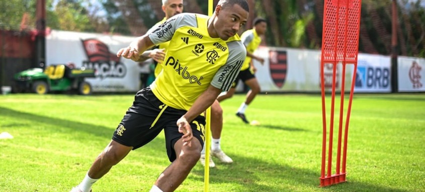 De la Cruz, após defender a seleção uruguaia na Copa América, volta neste sábado ao time do Flamengo - Foto: Marcelo Cortes/Flamengo De la Cruz, após defender a seleção uruguaia na Copa América, volta neste sábado ao time do Flamengo