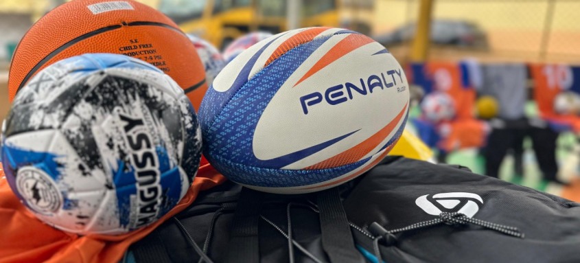Estão sendo contempladas as 15 unidades inscritas na competição, com mais de 1,5 mil uniformes