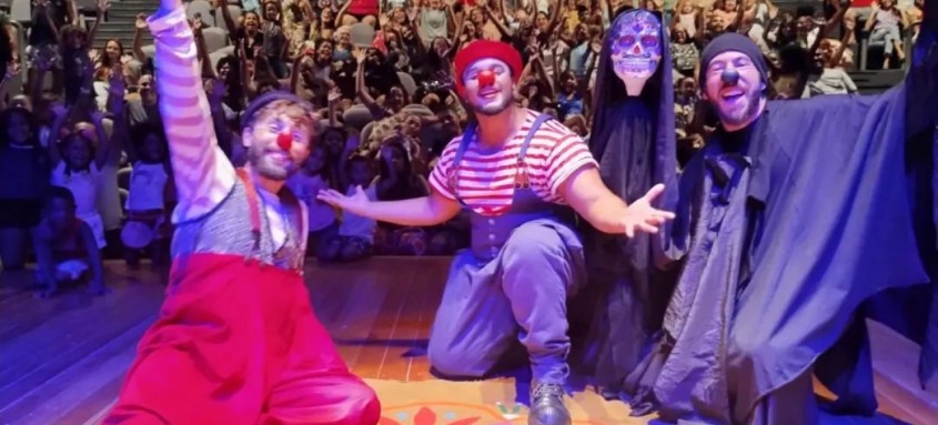 Palhaços MortaNdela (Léo Gaviole) e Furico (Ariel Barbosa) e Zé Caveira (Rafael Nogueira) prometem divertir o público com o espetáculo 'Resta 1' - Foto: Divulgação Palhaços MortaNdela (Léo Gaviole) e Furico (Ariel Barbosa) e Zé Caveira (Rafael Nogueira) prometem divertir o público com o espetáculo 'Resta 1'