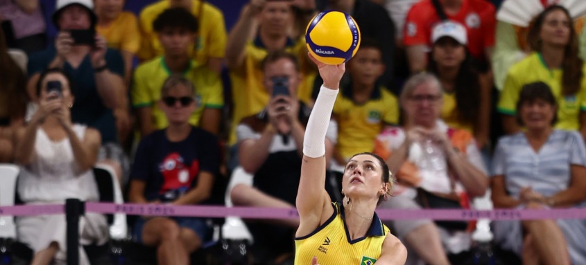 Seleção Brasileira superou o Japão por 3 sets a 0, com parciais de 25/20, 25/17 e 25/18 - Foto: Luiza Moraes/COB Seleção Brasileira superou o Japão por 3 sets a 0, com parciais de 25/20, 25/17 e 25/18