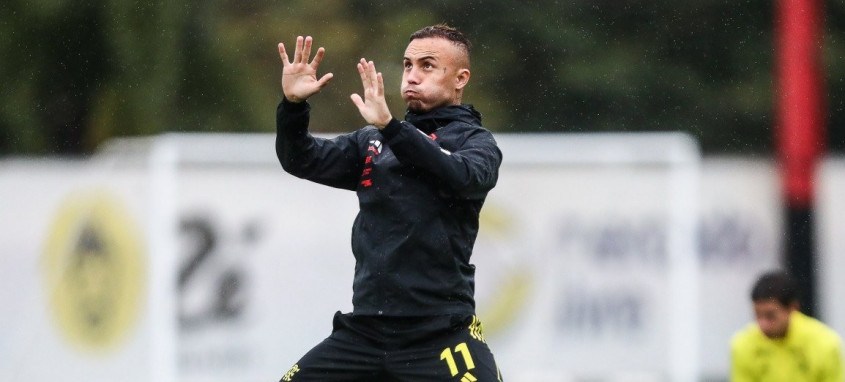 Everton Cebolinha só voltará ao time do Flamengo no próximo ano
