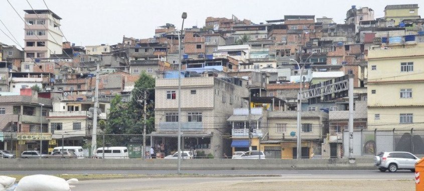 Autoridades estão demolindo um condomínio com mais de 40 construções irregulares no Complexo da Maré - Foto: Tomaz Silva/Agência Brasil Autoridades estão demolindo um condomínio com mais de 40 construções irregulares no Complexo da Maré