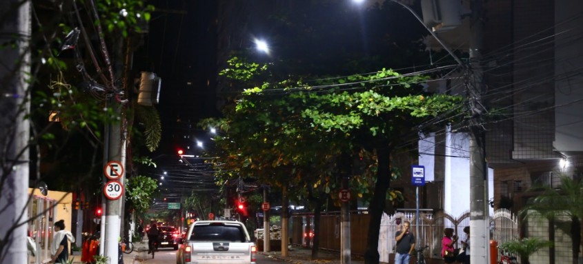 Depois do bairro de Icaraí, a Prefeitura vai começar a implantação de LED na Avenida Roberto Silveira - Foto: Alex Ramos/Divulgação Depois do bairro de Icaraí, a Prefeitura vai começar a implantação de LED na Avenida Roberto Silveira