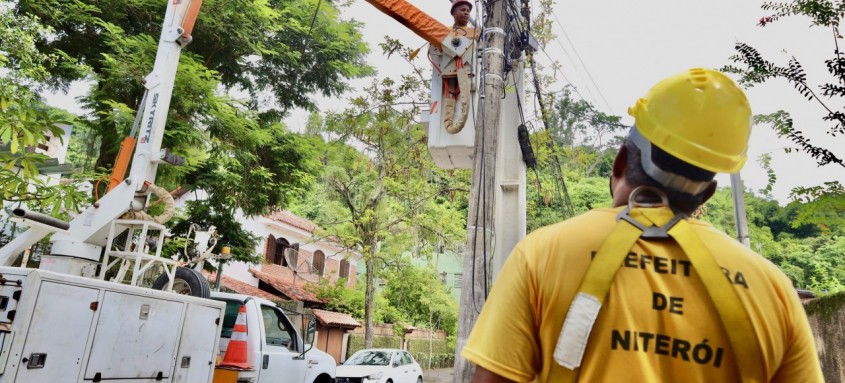 Seconser realizou entre março e julho a remoção de mais de 100 postes obsoletos
- Foto: Luciana Carneiro/Divulgação Seconser realizou entre março e julho a remoção de mais de 100 postes obsoletos