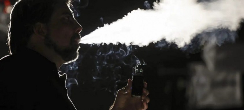 Vapes descartados durante a ação serão utilizados na confecção de uma escultura a ser utilizada em eventos de educação em saúde - Foto: Joédson Alves/Agência Brasil Vapes descartados durante a ação serão utilizados na confecção de uma escultura a ser utilizada em eventos de educação em saúde