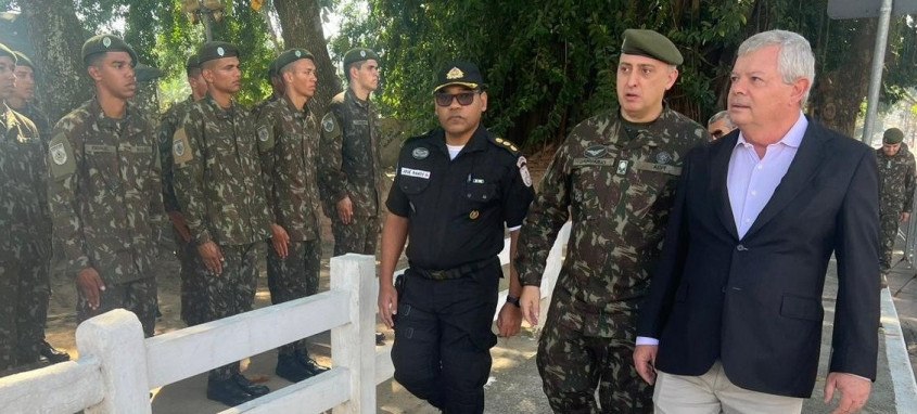 Prefeito de Niterói, Axel Grael, participou nesta quinta-feira das comemorações do Dia do Soldado no Forte Gragoatá - Foto: Lucas Benevides/Divulgação Prefeito de Niterói, Axel Grael, participou nesta quinta-feira das comemorações do Dia do Soldado no Forte Gragoatá