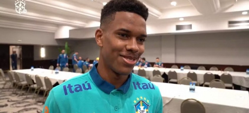 Aos 17 anos de idade, Estêvão foi convocado pela primeira vez para a seleção brasileiraD