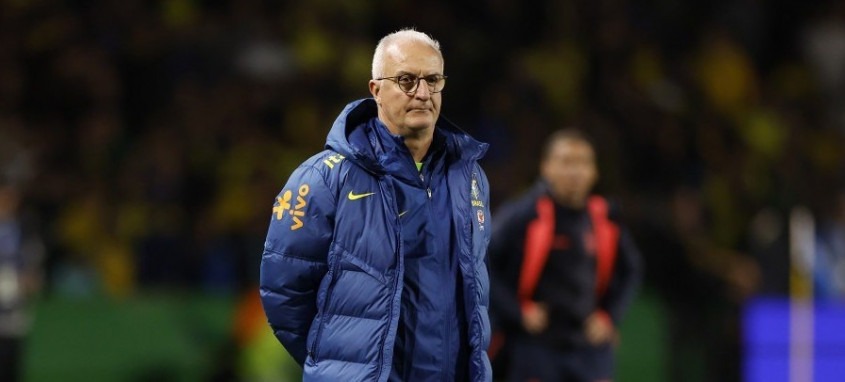 Dorival Júnior pensa agora no duelo fora de casa contra o Paraguai, na próxima terça - Foto: Rafael Ribeiro/CBF Dorival Júnior pensa agora no duelo fora de casa contra o Paraguai, na próxima terça