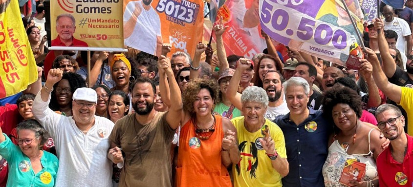 Candidata à Prefeitura de Niterói Talíria Petrone (PSOL) percorreu as ruas de Icaraí no domingo ao lado de deputados - Foto: Divulgação Candidata à Prefeitura de Niterói Talíria Petrone (PSOL) percorreu as ruas de Icaraí no domingo ao lado de deputados