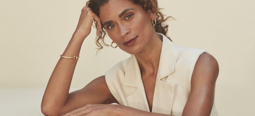 Mulheres no climatério e menopausa devem procurar um dermatologista para a prescrição de cosméticos adequados a esta fase da vida - Foto: Divulgação Mulheres no climatério e menopausa devem procurar um dermatologista para a prescrição de cosméticos adequados a esta fase da vida