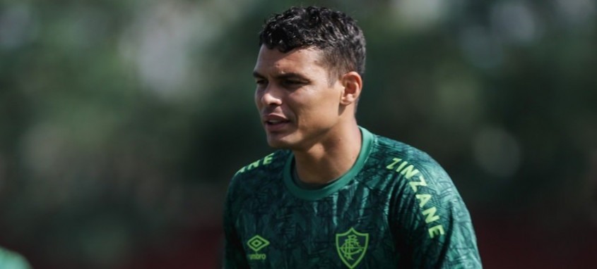 Capitão tricolor, zagueiro Thiago Silva está confirmado no time do Fluminense que enfrenta o Galo - Foto: Lucas Merçon/Fluminense Capitão tricolor, zagueiro Thiago Silva está confirmado no time do Fluminense que enfrenta o Galo
