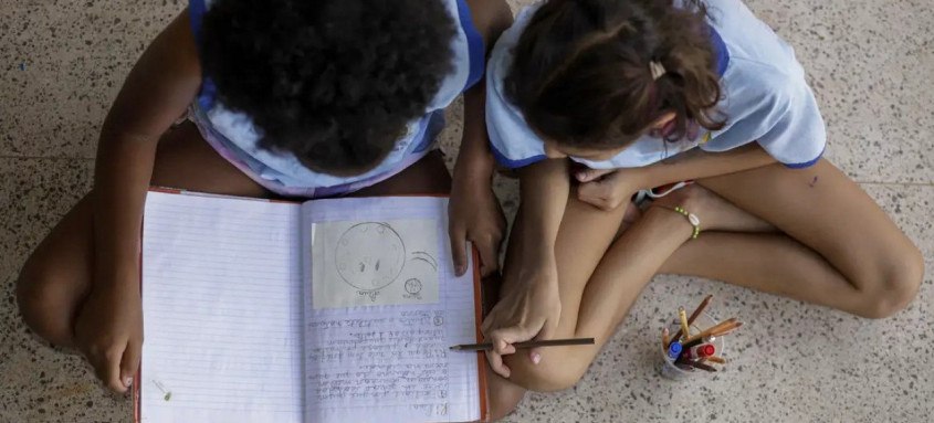 No levantamento sobre clima escolar, o estudo mostrou que a sensação de acolhimento dos alunos nas escolas vai diminuindo conforme avançam as etapas de ensino
- Foto: Joédson Alves/Agência Brasil No levantamento sobre clima escolar, o estudo mostrou que a sensação de acolhimento dos alunos nas escolas vai diminuindo conforme avançam as etapas de ensino