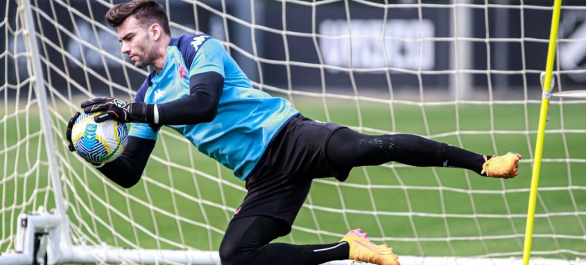 Goleiro Léo Jardim, um dos principais nomes do elenco do Vasco, tem a missão de parar o ataque palmeirense - Foto: Matheus Lima/Vasco Goleiro Léo Jardim, um dos principais nomes do elenco do Vasco, tem a missão de parar o ataque palmeirense