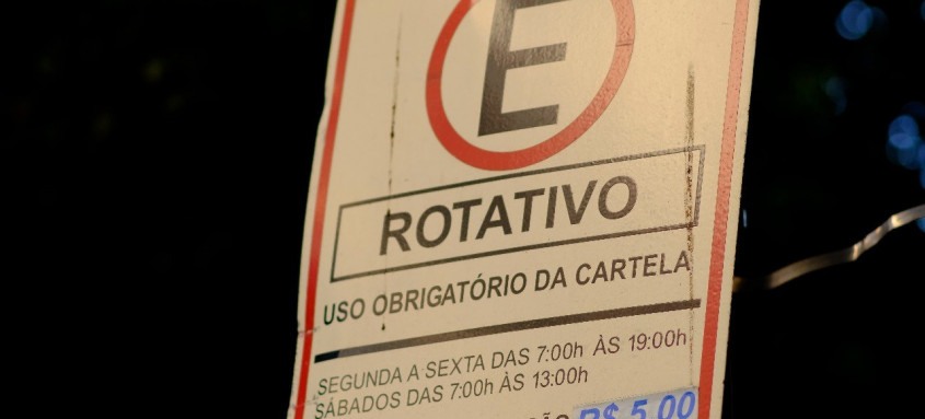 Carlos Jordy chama atenção para o que considera os maiores absurdos do contrato entre a prefeitura e a Niterói Park, que são o alto valor da tarifa: R$ 5 - Foto: Divulgação Carlos Jordy chama atenção para o que considera os maiores absurdos do contrato entre a prefeitura e a Niterói Park, que são o alto valor da tarifa: R$ 5