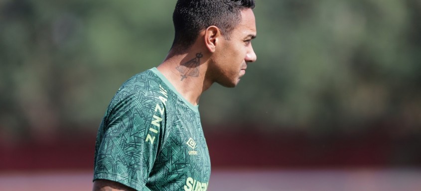 Fluminense, do zagueiro Antônio Carlos, segue na zona de rebaixamento do Campeonato Brasileiro - Foto: Lucas Merçon/Fluminense Fluminense, do zagueiro Antônio Carlos, segue na zona de rebaixamento do Campeonato Brasileiro